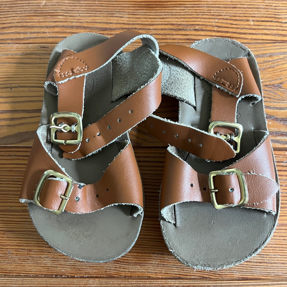 Sun San Sea Wees Brown Kids Sandals with Buckle Straps
